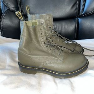 Dr. Martens 1460 Pascal Virginia Leather Boots